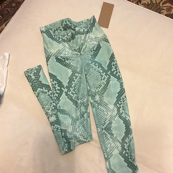 Niyama Sol size S green tights with top - Picture 4 of 5